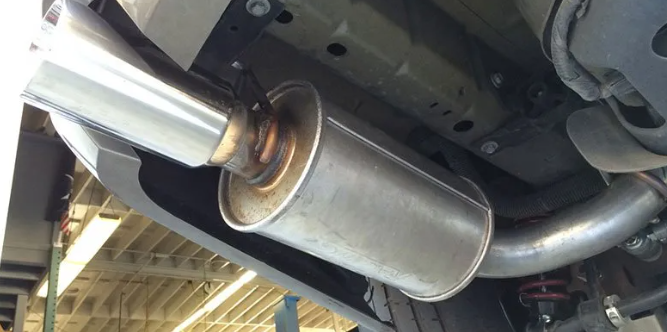 How to Know If the Muffler Is Damaged (3)